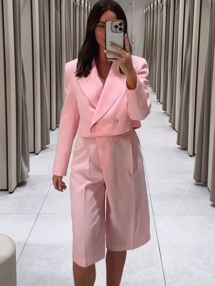 Double Breasted Blazer - Элегантный женский костюм: розовый пиджак с